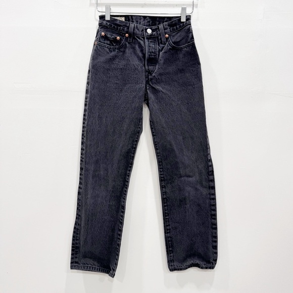Levi’s Straight Leg Black Washed Jeans Size 24 x 30 Cotton - Picture 1 of 9